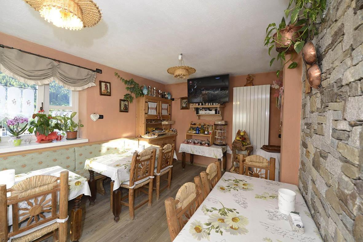 Garni La Genziana Bed & Breakfast Temu Bagian luar foto